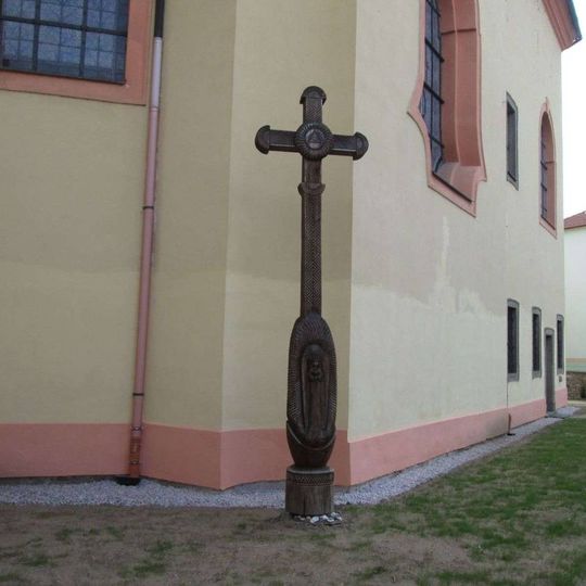 Kříž u kostela v Nepomuku