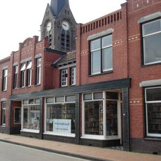 Winkel met twee woningen