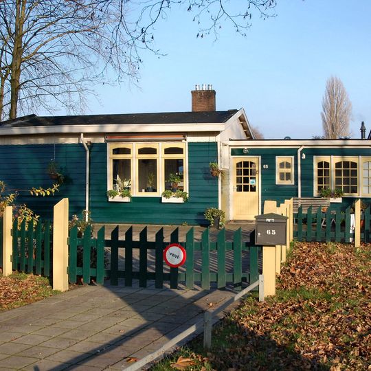 Dienstwoning bij zwemvijver "Tuindorp"
