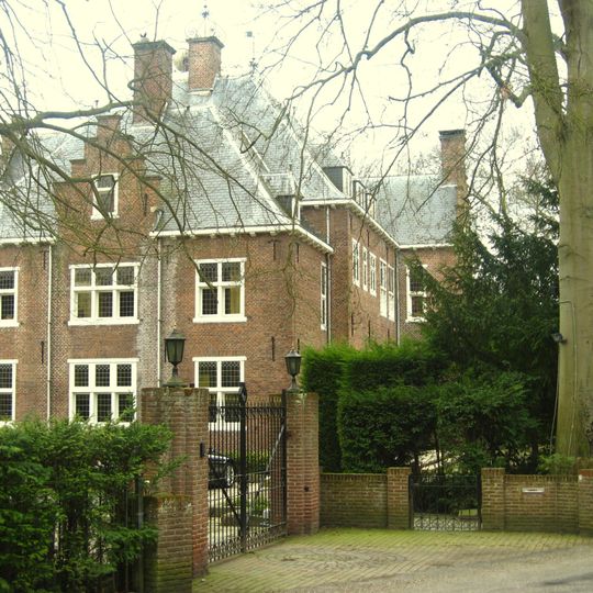 Woonhuis van het type landhuis in Neo-Hollandse Renaissance stijl