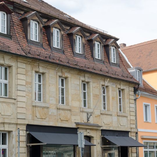 Wohn- und Geschäftshaus