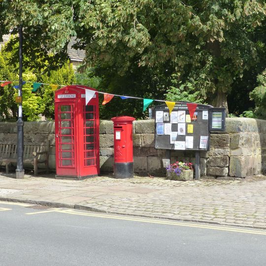 K6 telephone kiosk to west of St Peter's Church