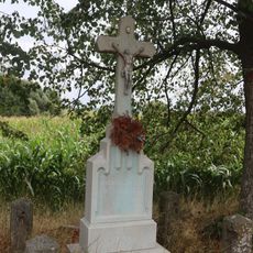 Kříž u cesty severně od Hodova