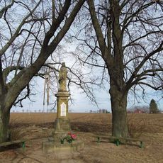 Socha Panny Marie u Senice na Hané vedle polní cesty