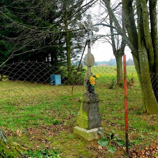 Kříž u č.p. 66 na Polánkách