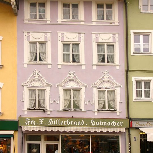 Wohn- und Geschäftshaus