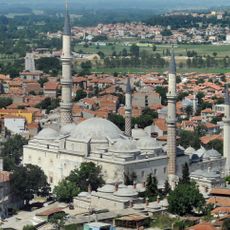 Mezquita Üç Şerefeli