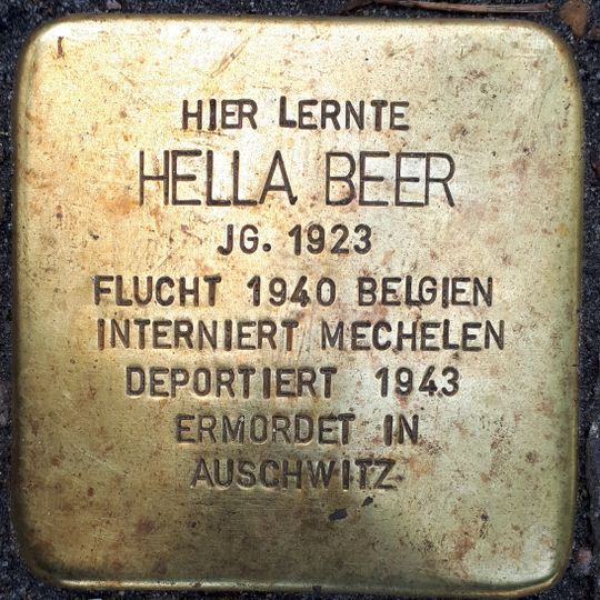 Stolperstein en memoria de Hella Beer