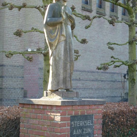 Statue of Sacred Heart of Jesus Christ