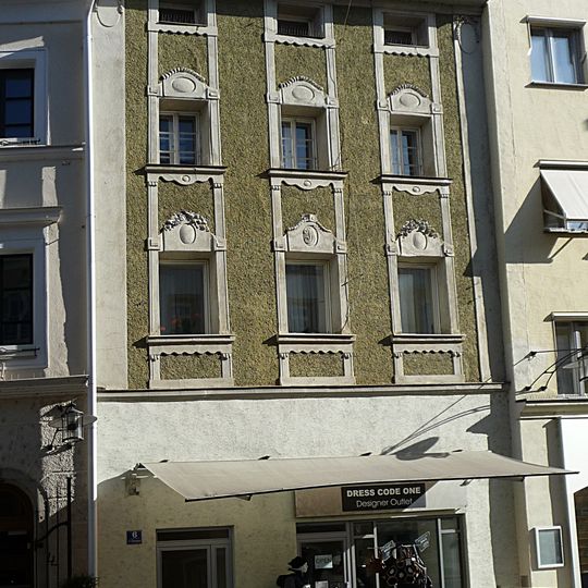 Wohn- und Geschäftshaus