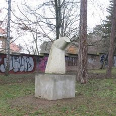 Kamenná plastika Jelen u cesty na Mostnou horu v Litoměřicích