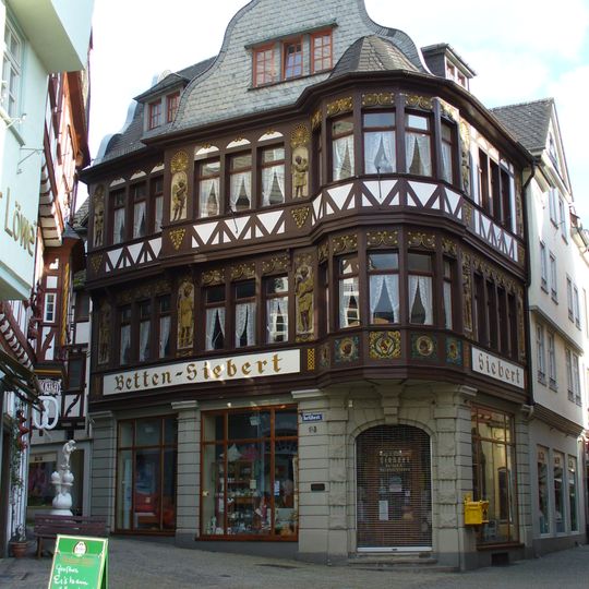 Wohn- und Geschäftshaus