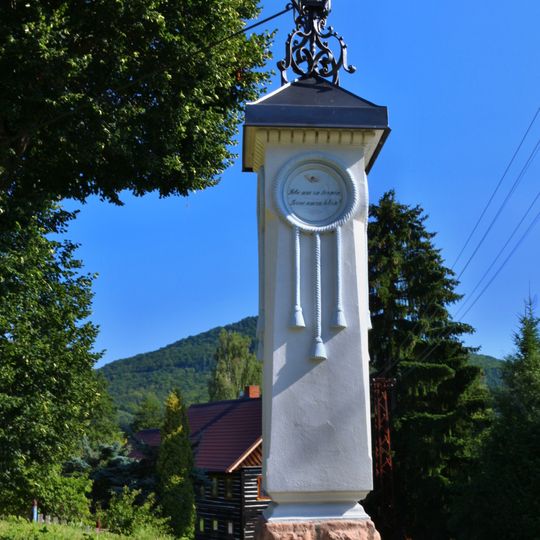 Ozdobný sloup u kostela v Novinách pod Ralskem