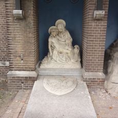 Grafmonument met Pietàbeeld