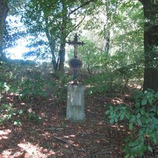 Kříž u lesa u Radimovic