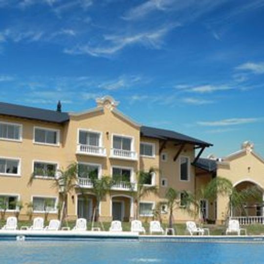 Howard Johnson Resort Pilar