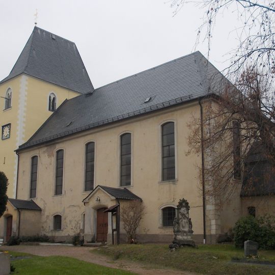 Einzeldenkmal der Sachgesamtheit Kirche und Kirchhof Marbach: Kirche mit Ausstattung, Denkmal für die Gefallenen des Ersten Weltkrieges sowie Einfriedung des Kirchhofes Hauptstraße 130