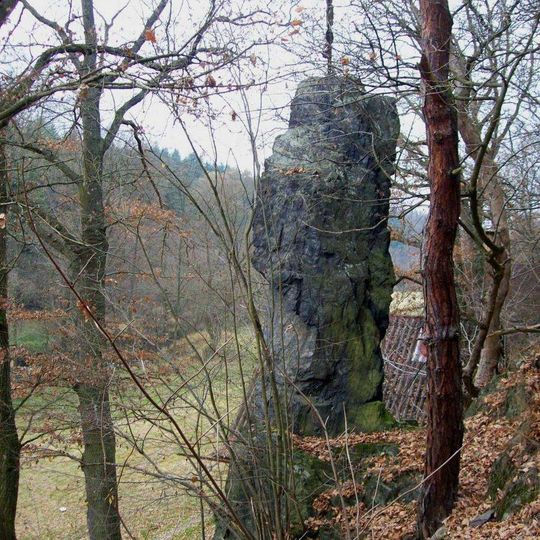 Kříž na skále jižně od Újezdu nade Mží