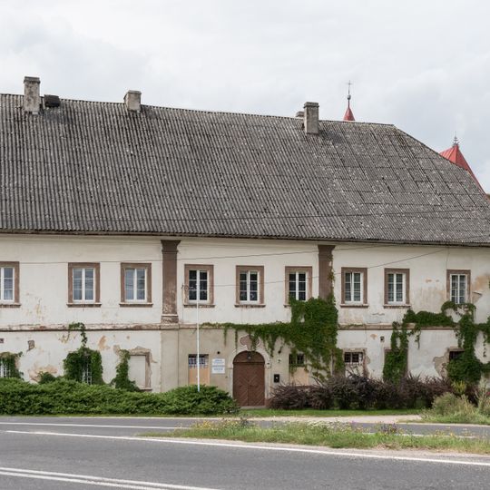 Plebania w Roztokach