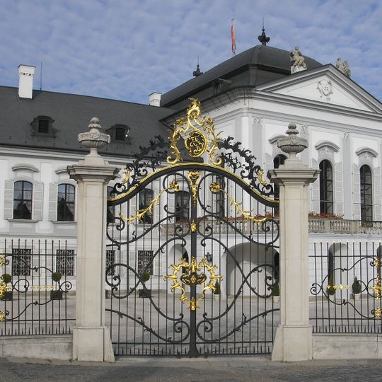 Grassalkovichov palác, nádvorie čestné