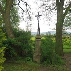 Kříž západně od Makova