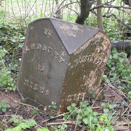 Milepost, Maund Bryan; 350m E entrance Maund Court