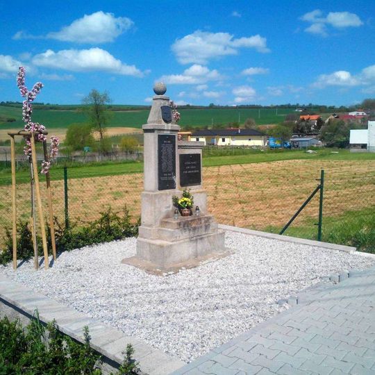 Pomník padlým v Nebřezinách