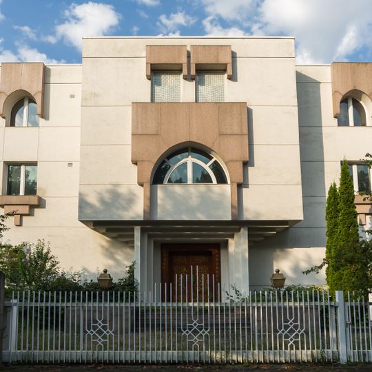 Andreas-Hermes-Straße 5