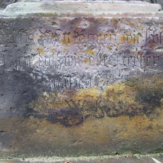 Kříž na okraji Kamenné u turistické stezky