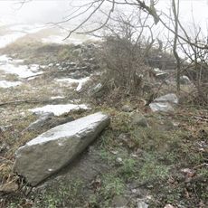 Kříž u cesty severozápadně od Velké Veleně