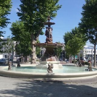 Fountain Place Delille