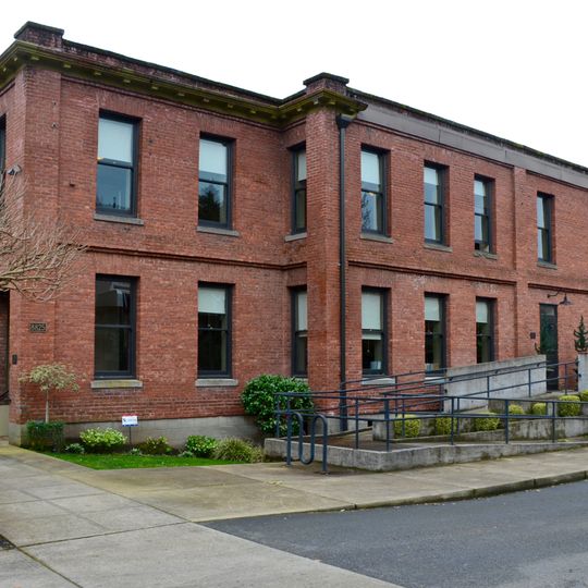Portland Railway, Light and Power Sellwood Division Carbarn Office and Clubhouse