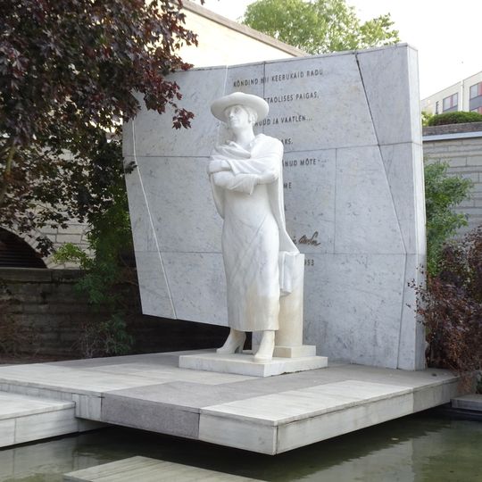 Marie Under monument