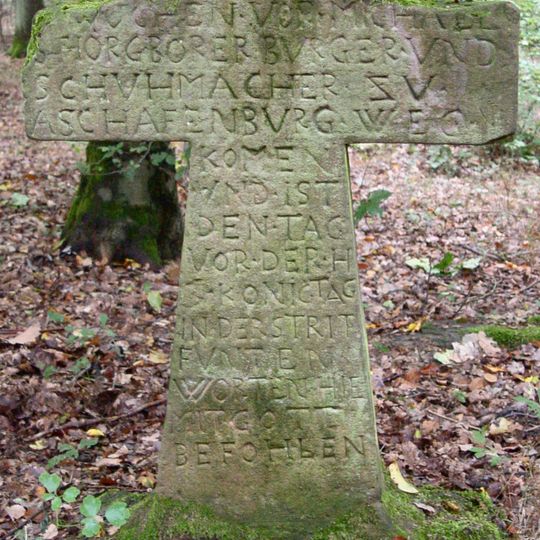 Gedenkkreuz an einen tot aufgefundenen Aschaffenburger Bürger