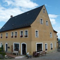 Wohnhaus in halboffener Bebauung in Ecklage Markt 8