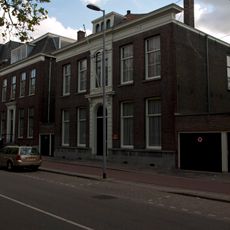 Woonhuis met een diepe achtertuin in Eclectische stijl