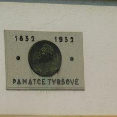 Pamětní deska Miroslava Tyrše v Uherském Hradišti