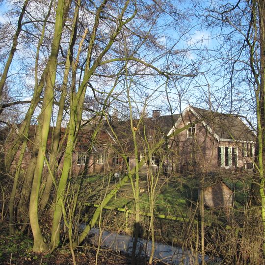 Bedrijfsgebouw, waarin karnmolen en kalverenschuur
