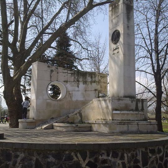 Паметник на Алеко Константинов