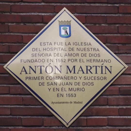 Commemorative plaque to Antón Martín