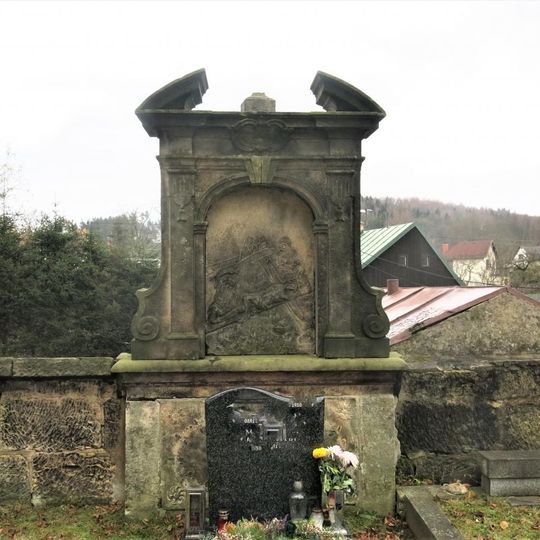 Kaplička XI. zastavení křížové cesty u kostela v Arnolticích