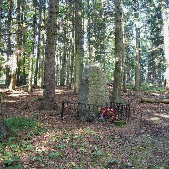 Pomník v lese nad Horšicemi