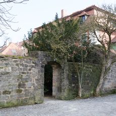 Kirchplatz 4, Hofmauer