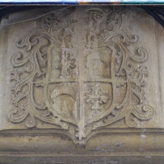 Escut dels Rico al carrer Major, 16-18, Castalla