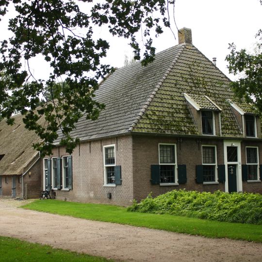Boerderij met tegeltableaux in keuken
