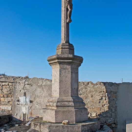 Cross at the cemetery of Marols