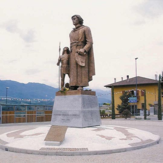 Statua di padre Eusebio Chini con un nativo americano