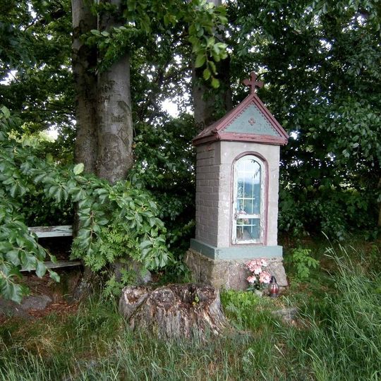 Kaplička v Horních Studénkách u polní cesty