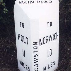 Milepost, c.100yds S of NT Memorial Stone