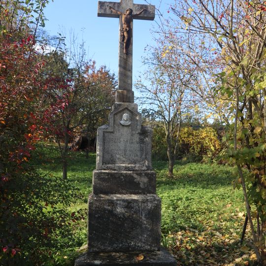 Kříž u silnice západně od Pulkova